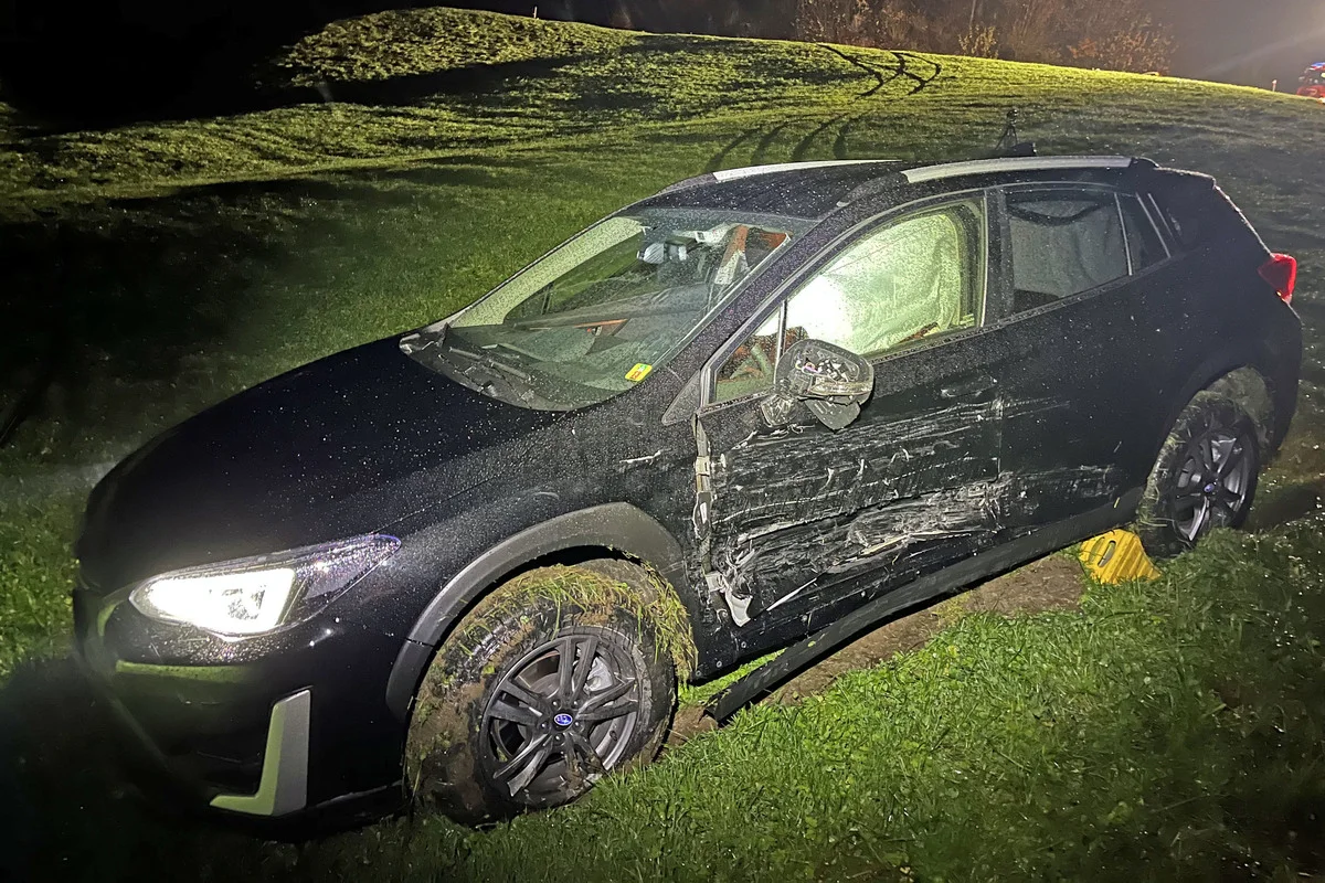 Entlebuch LU - Nach Unfall im Wiesland gelandet 