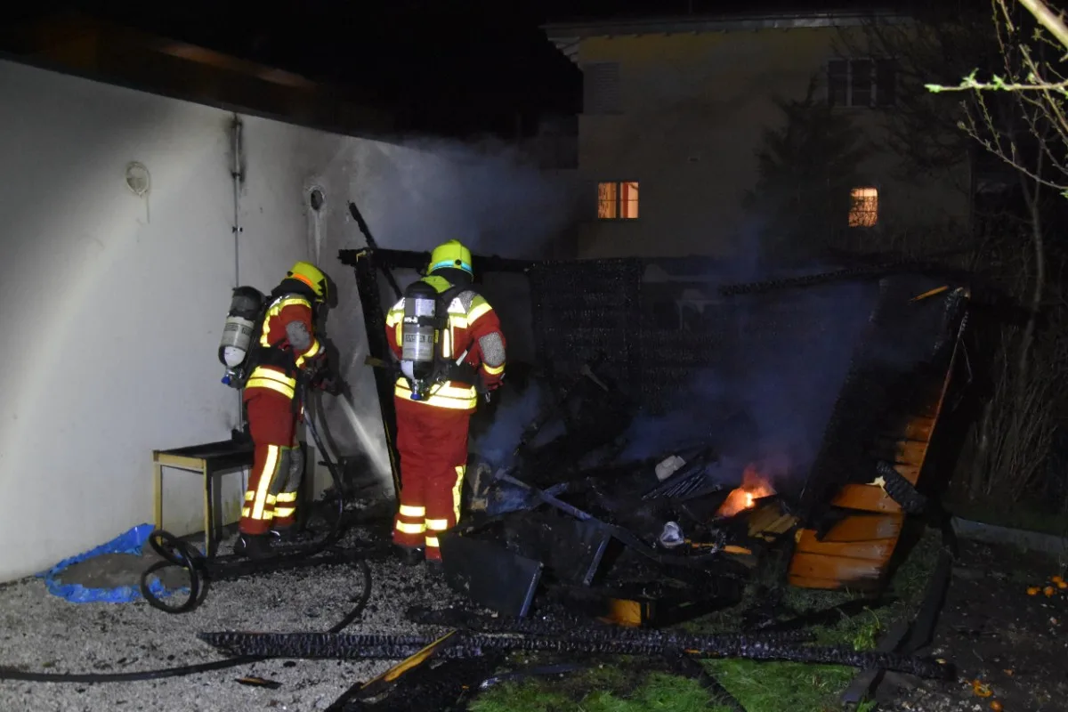Sevelen SG - Gartenhaus in Brand geraten