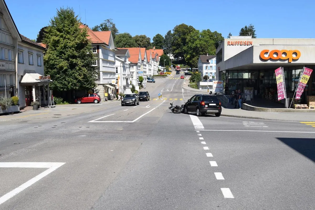 Heiden AR – Auffahrkollision zwischen Personenwagen und Motorrad