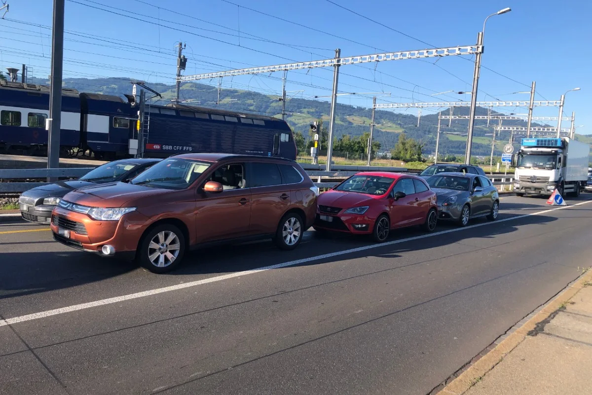 Rapperswil-Jona SG - Eine verletzte Frau nach Auffahrunfall