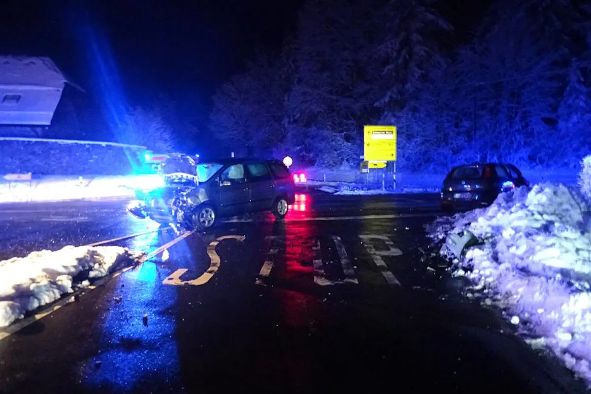 Unfall im Kreuzungsbereich in Roth bei Prüm – Verkehrsunfall mit vier verletzten Personen