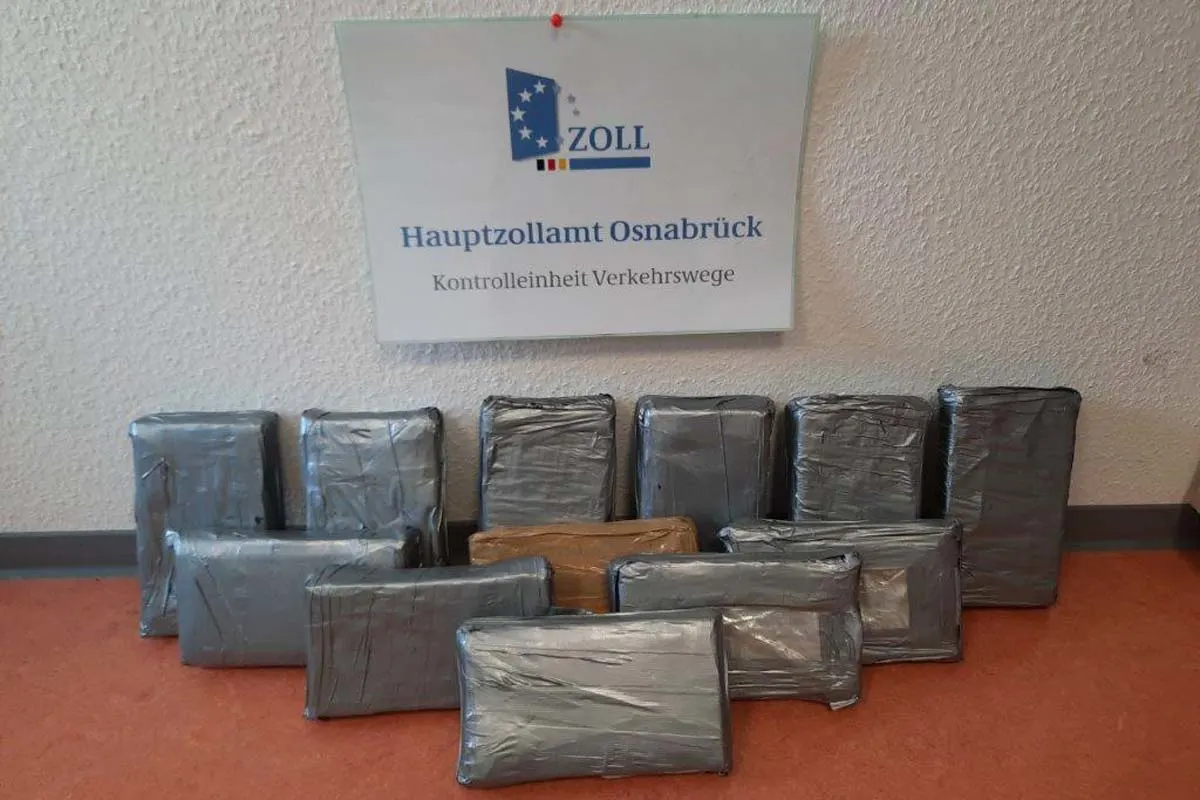 Osnabrück - Zöllner nehmen Drogenschmuggler fest - Kokain im Wert von rund 980.000 Euro sichergestellt