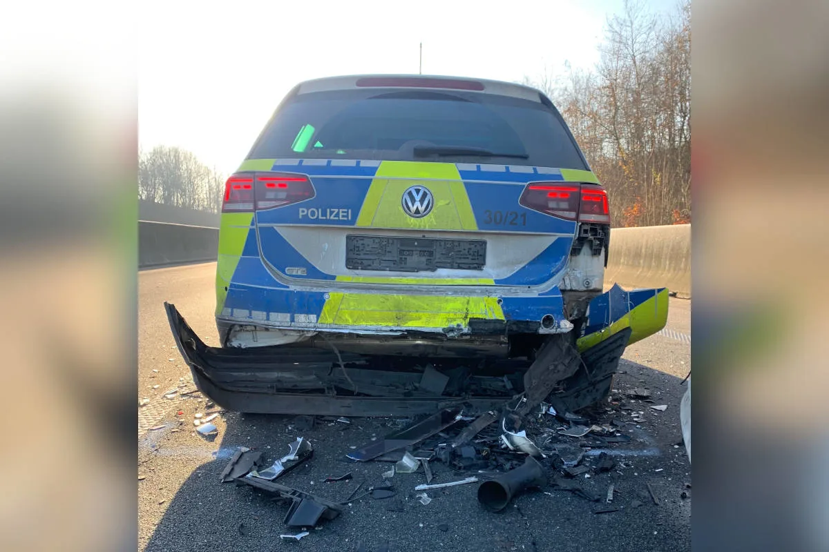 Wallenhorst – Absichernden Streifenwagen übersehen – zwei verletzte Personen