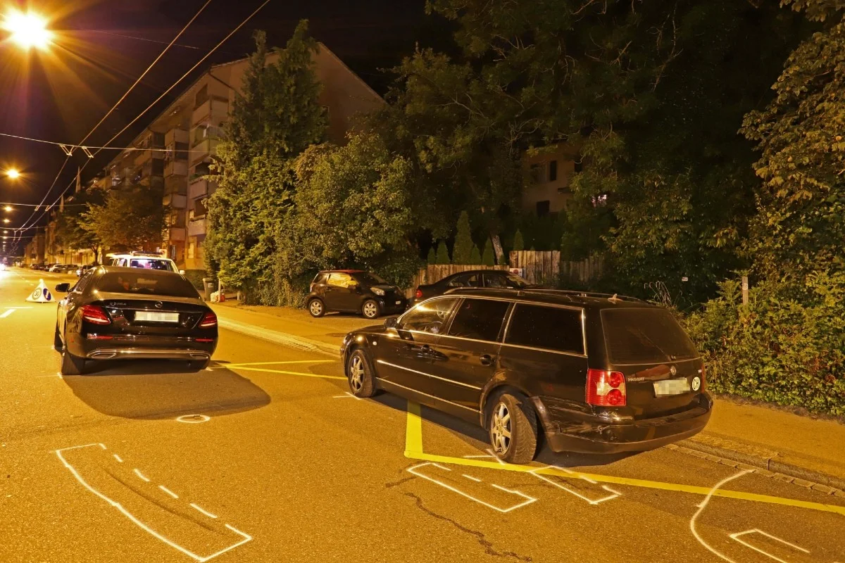 Unfall in der Stadt St. Gallen - Zwei Autos kollidieren bei der Bushaltestelle