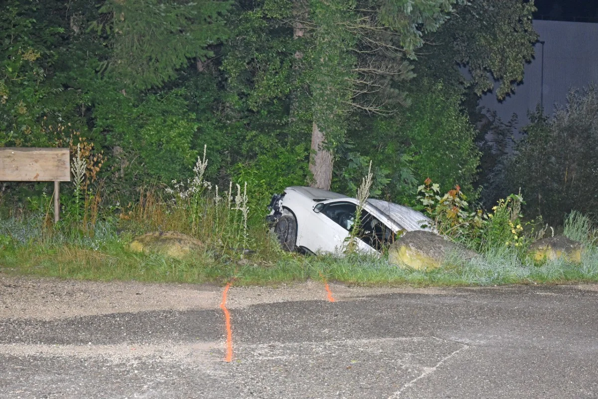 Stadt Schaffhausen - Totalschaden nach Fahrerflucht vor der Polizei