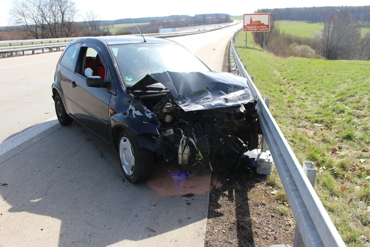 Tautendorf/A9 - Autobahn nach Unfall gesperrt