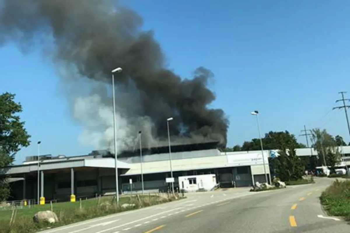 Utzenstorf BE - Brand in ehemaliger Papierfabrik