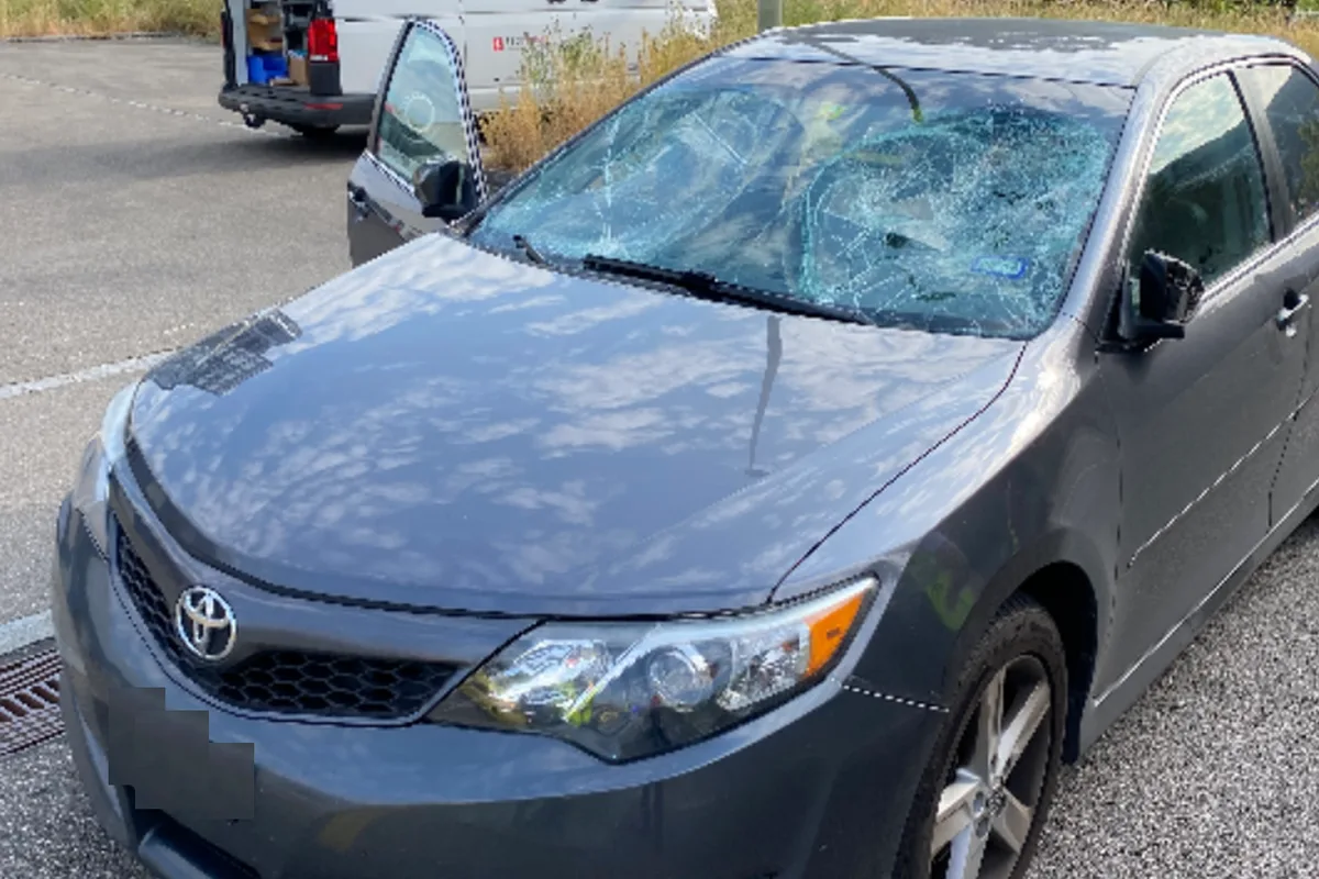Auto gerät in eine Menschengruppe in Füllinsdorf BL – Sechs Personen verletzt
