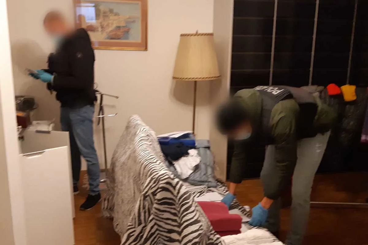 Schaden in Millionenhöhe in Düsseldorf - Wohnungsdurchsuchung bei Fahrkartenfälschern 
