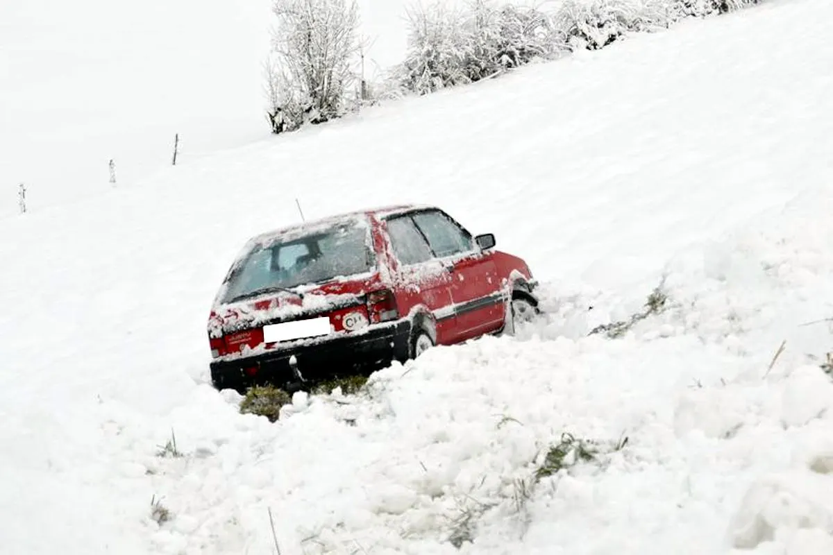 Verkehrsunfall in Schwellbrunn AR – In Kurve die Kontrolle verloren und im Tiefschnee gelandet