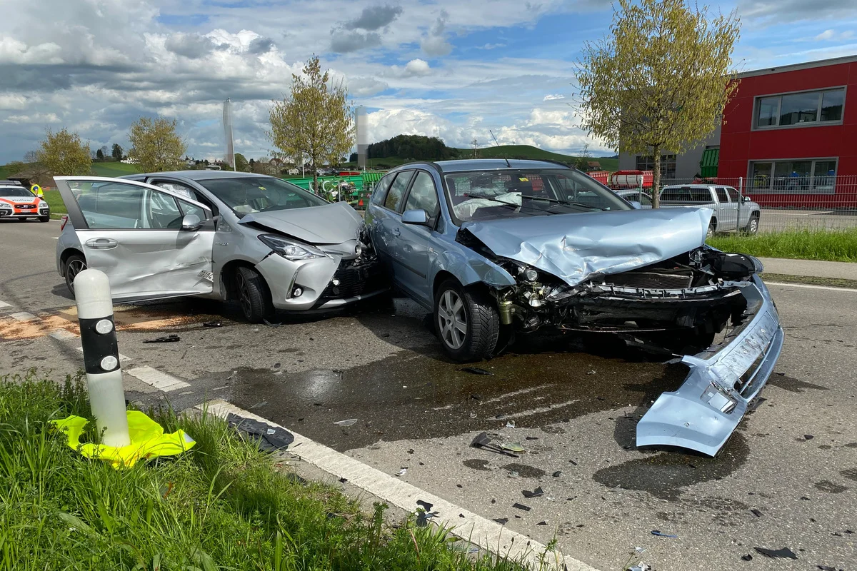 Balterswil TG - Verkehrsunfall mit zwei verletzten Personen 