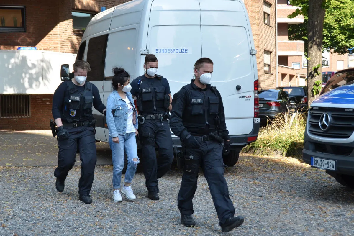 Nordrhein-Westfalen – Einsatz gegen Schleuserbande Schleusung, Zuhälterei und Zwangsprostitution