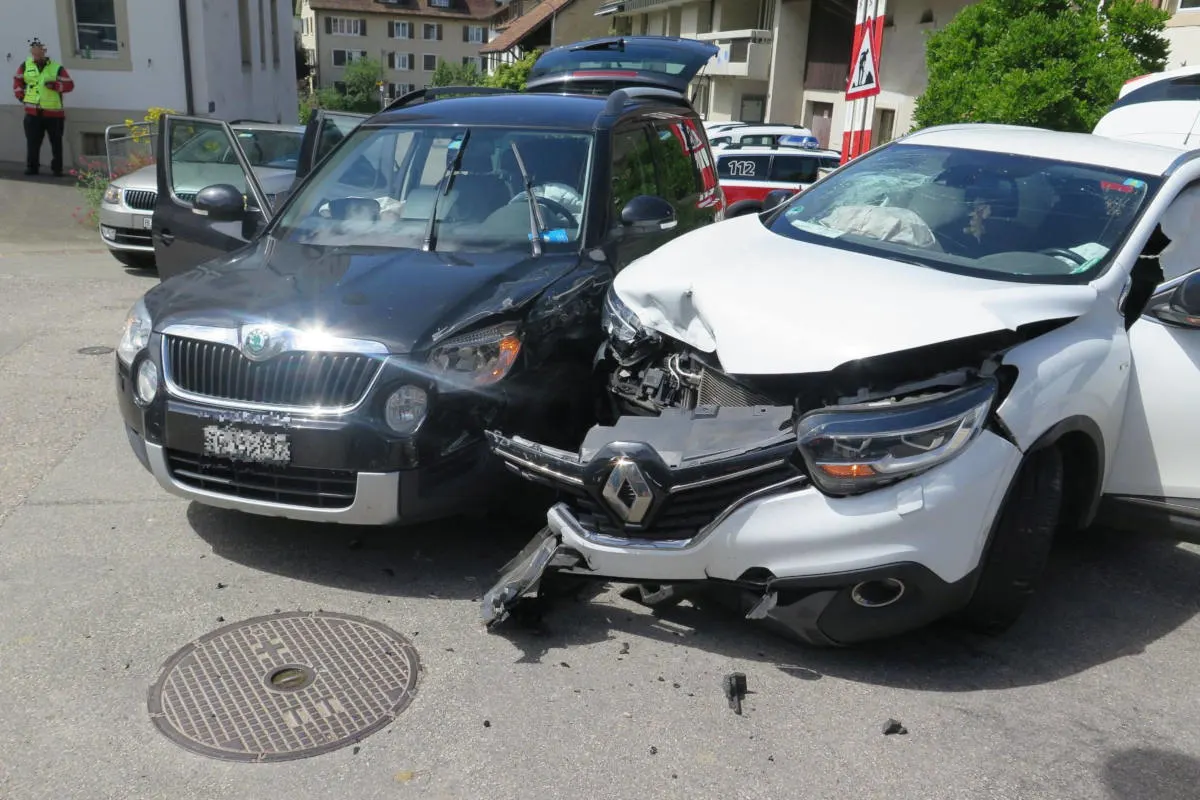 Arisdorf BL - Kollision zwischen zwei Personenwagen