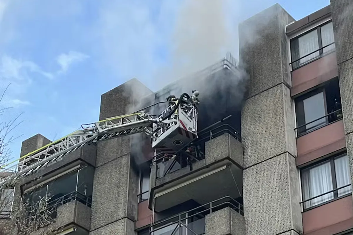 Köniz BE - Frau nach Brand in Mehrfamilienhaus schwer verletzt