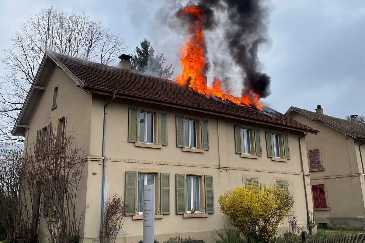 Rheinfelden AG - Doppeleinfamilienhaus nach Brand zum Teil unbewohnbar