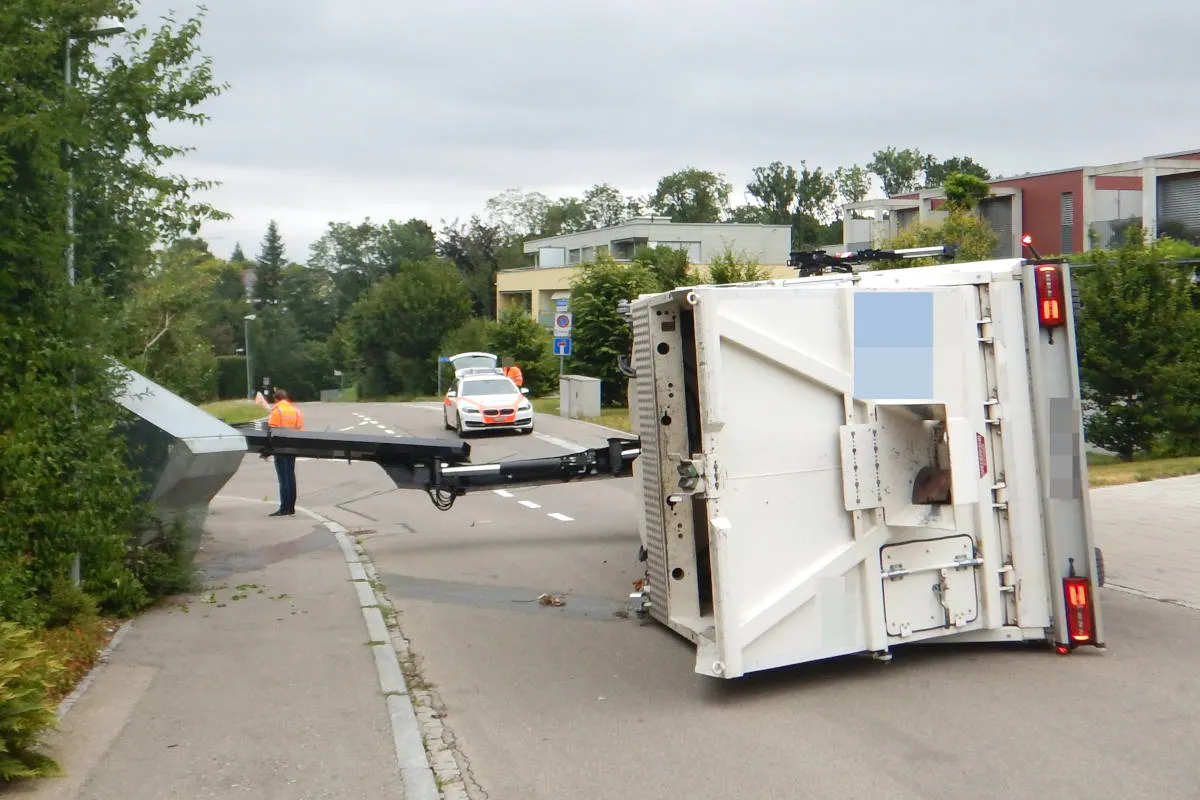 Frauenfeld TG - Lastwagen gekippt
