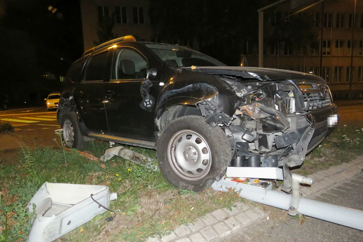 Aarau AG - Alkoholisiert Ampel umgefahren