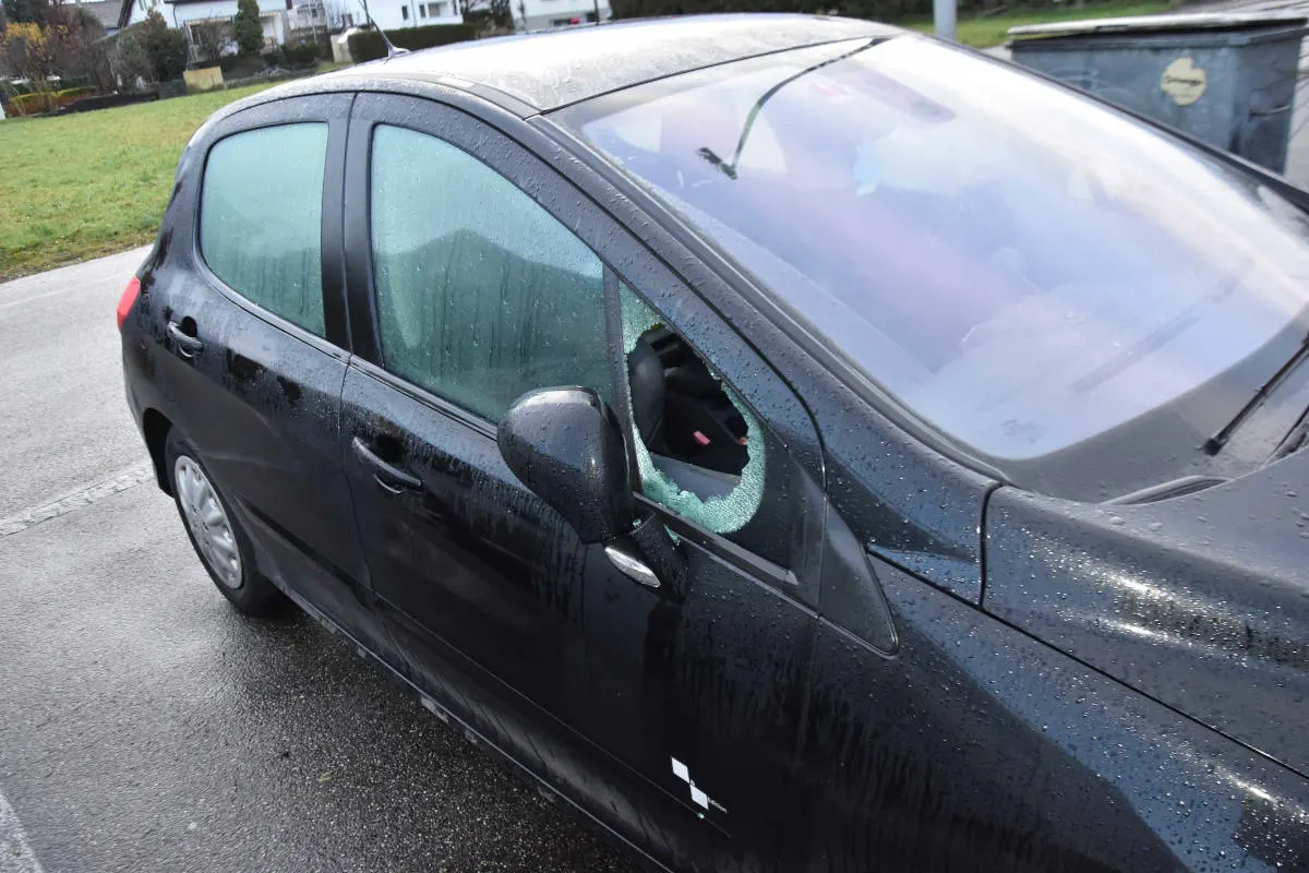 Zeugenaufruf Deitingen SO – Mehrere Fahrzeuge aufgebrochen