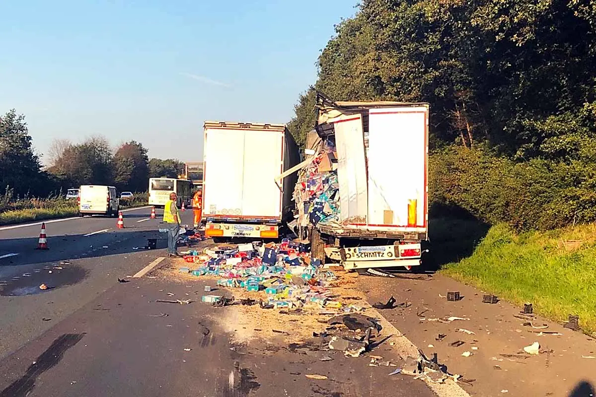 Recklinghausen - Lkw-Unfall auf der Autobahn - Verkehrsbehinderungen voraussichtlich bis in die Mittagsstunden