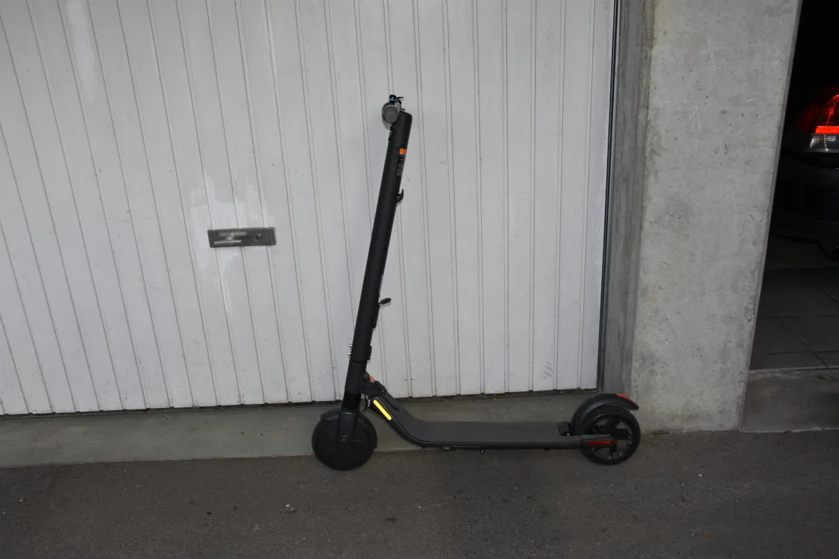 Ermenswil SG - Bei Sturz mit E-Kickboard schwer verletzt