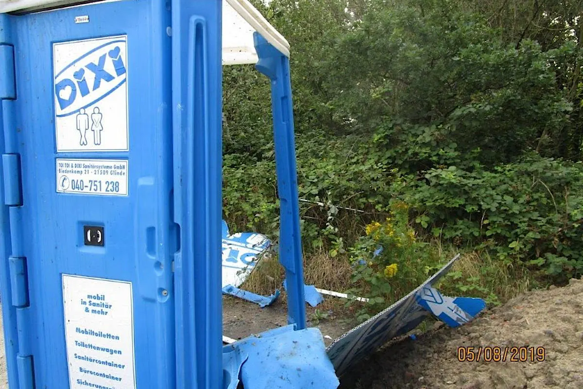 Unbekannte Täter sprengen Dixi-Klo