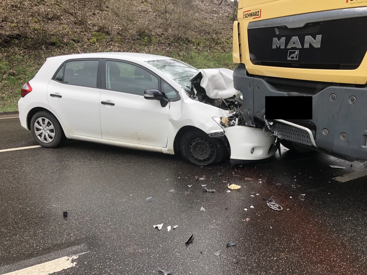 Fischbach: Zwei Verletzte nach Verkehrsunfall mit Flucht