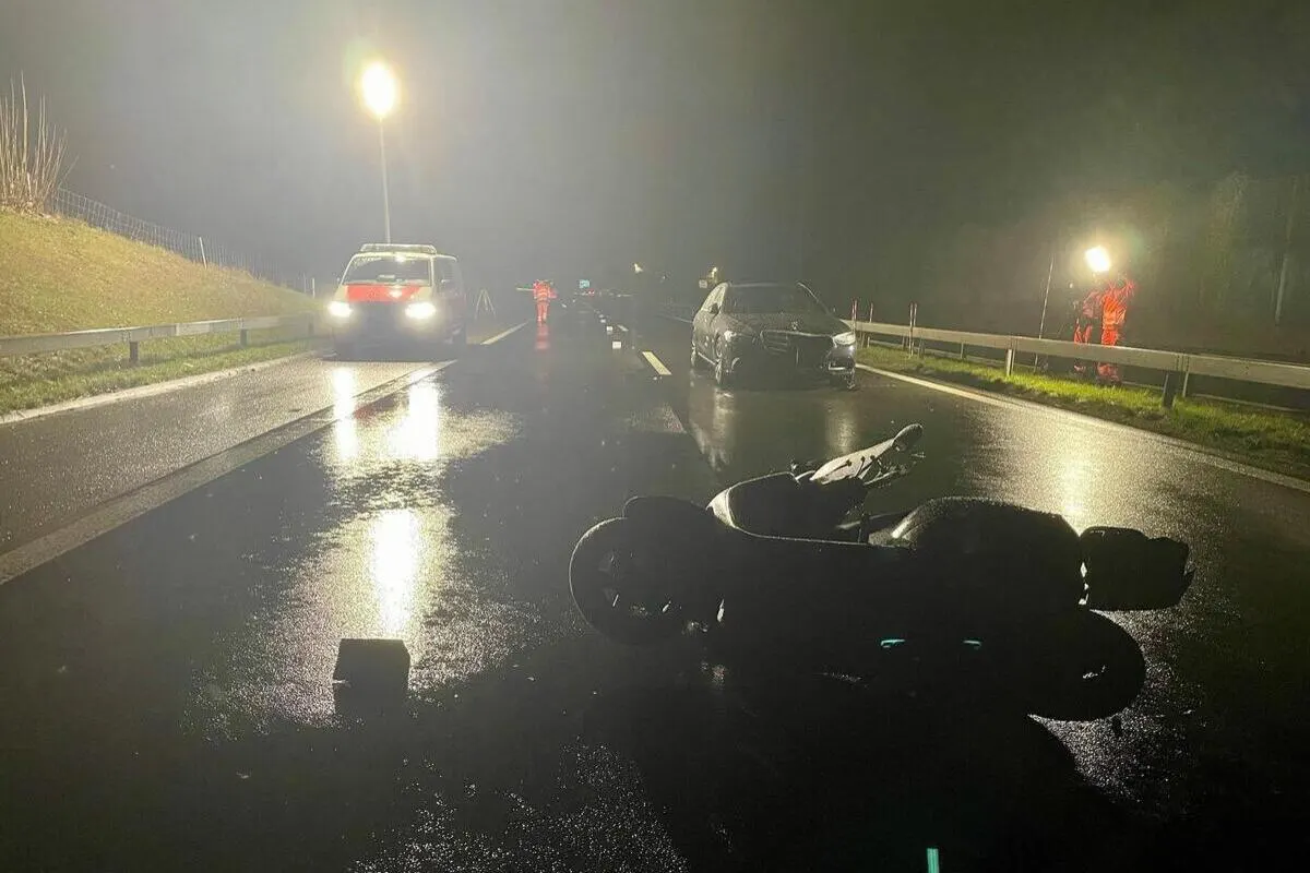 A3 bei Richterswil ZH - Rollerfahrer verstirbt nach schwerem Unfall