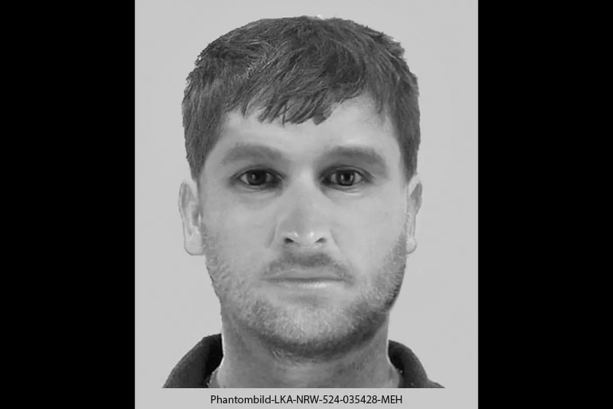 Ein Phantombild in Schwarz-Weiß zeigt einen Mann mit kurzem Haar und Bartstoppeln, frontal abgebildet.