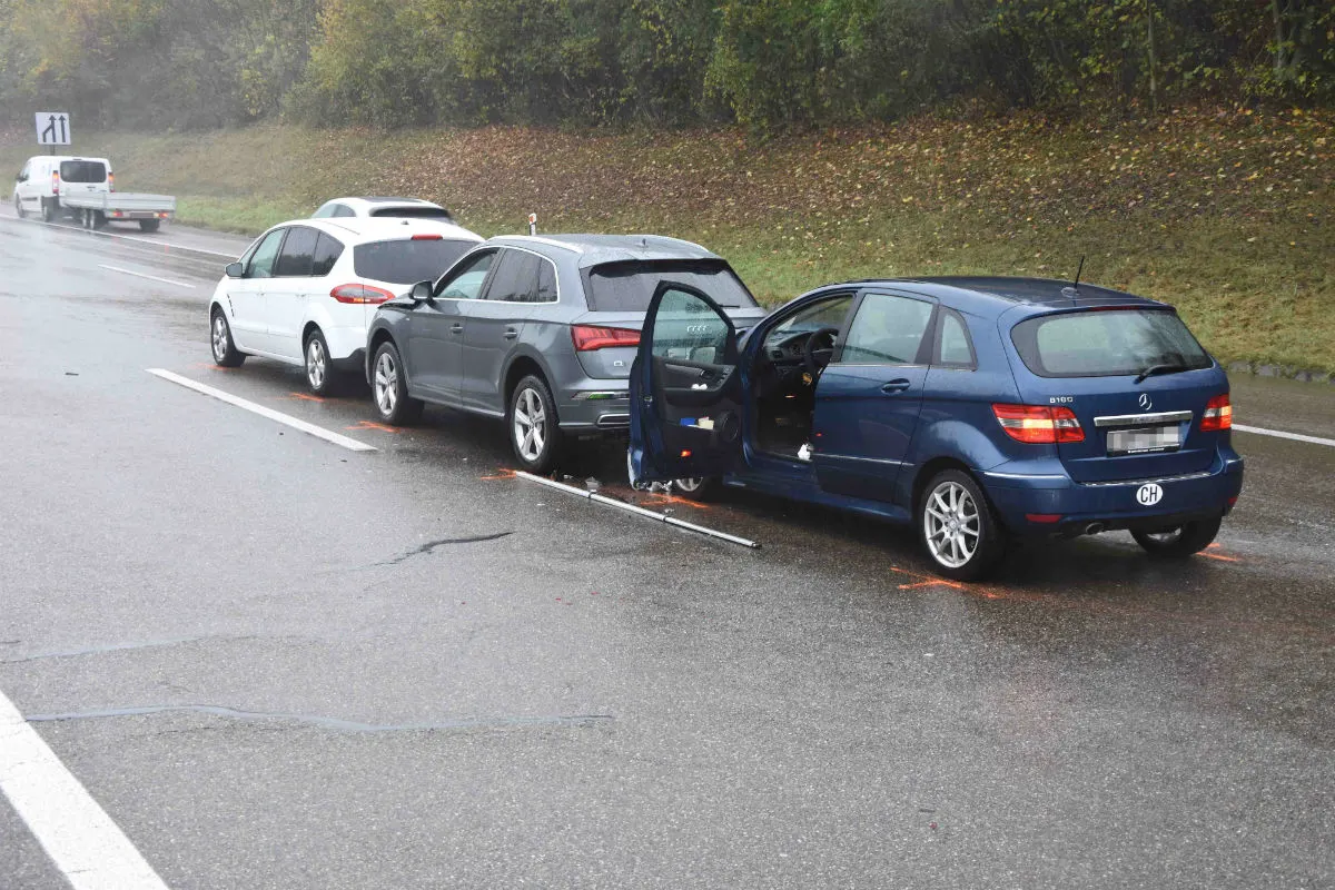 Oberbüren SG - Auffahrunfall mit drei beteiligten Autos    