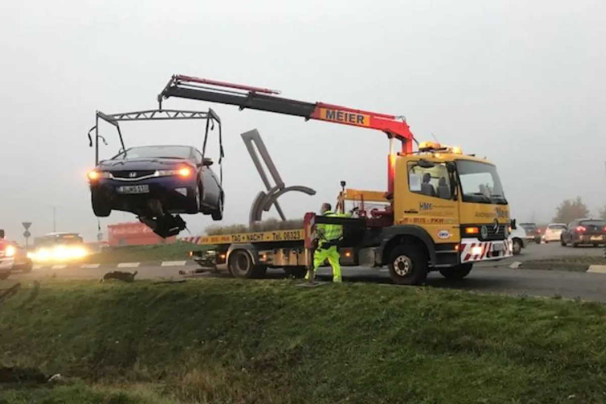 Unfall in Maikammer - Über den Kreisel gerauscht