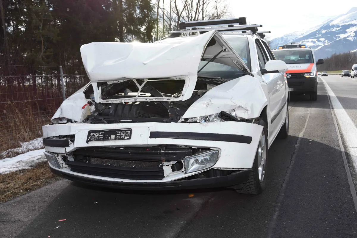 Buchs SG - Alkoholisierter Autofahrer fährt in Lastwagen