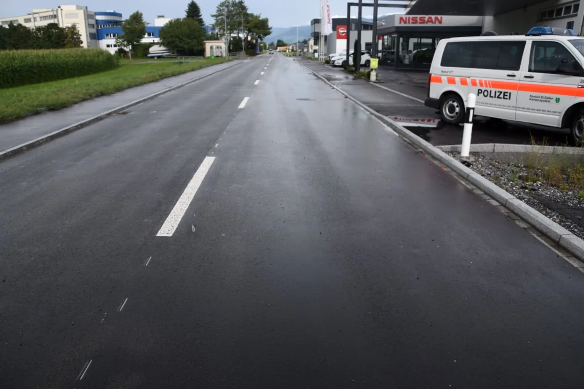 Rega Einsatz in Berneck SG - Frau stürzt mit E-Bike und verletzt sich