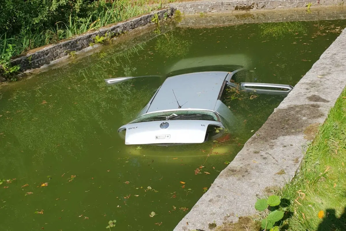 Sprockhövel Pkw fährt in Teich–  und zwei Brandeinsätze