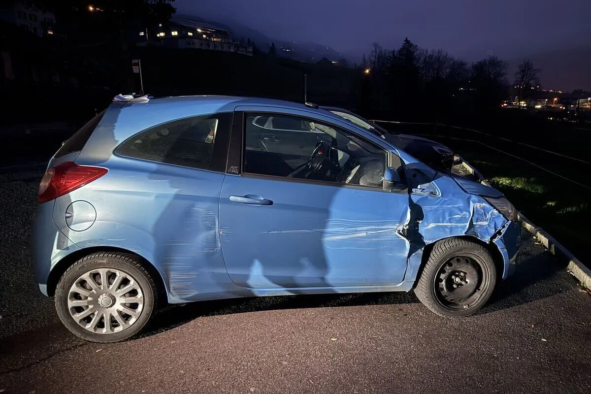 Steinen SZ – Zeugen nach Verkehrsunfall gesucht