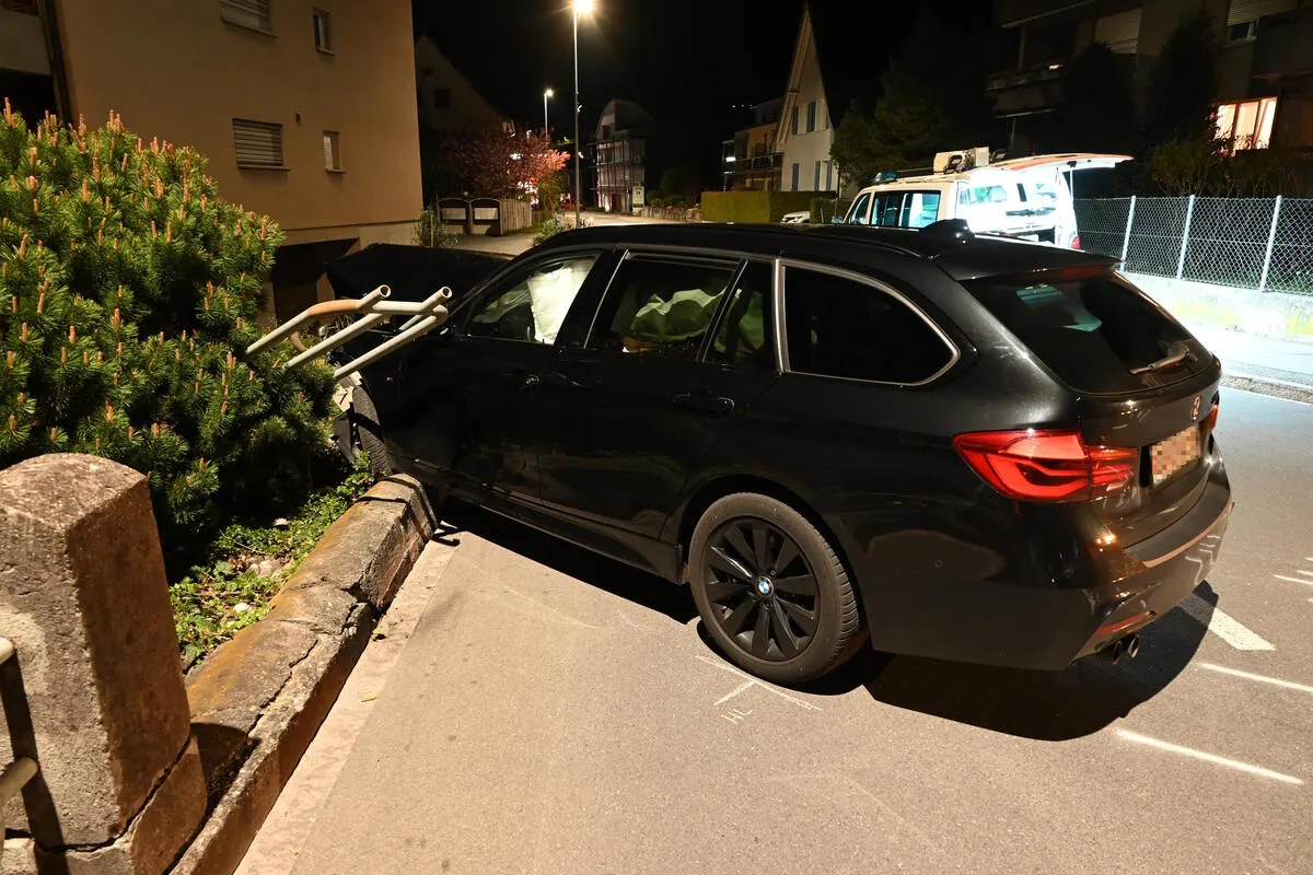 Mels SG - Fahrunfähig in eine Stützmauer geprallt