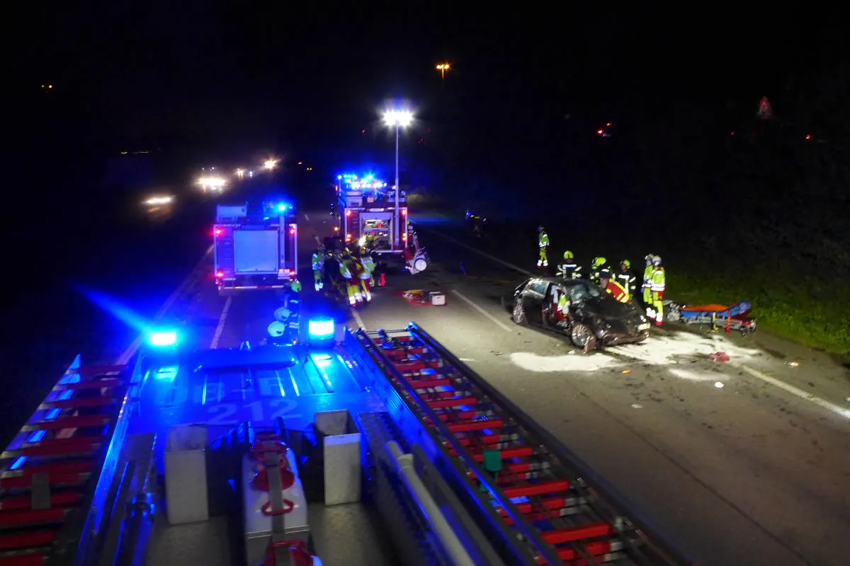 Oberhausen – Drei verletzte Personen nach Verkehrsunfall auf der A42
