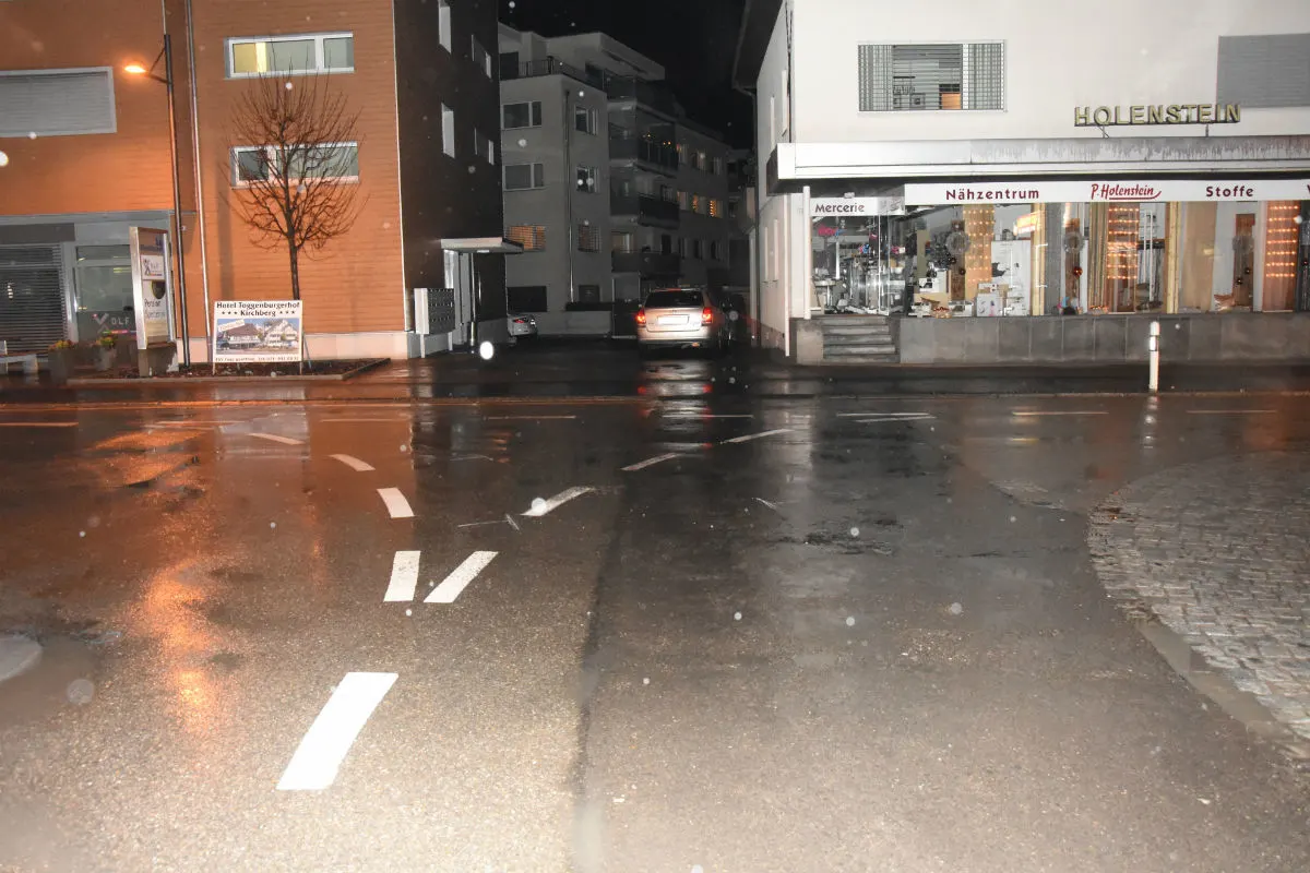 Bazenheid SG - Zwei Autos kollidiert – Zeugen gesucht