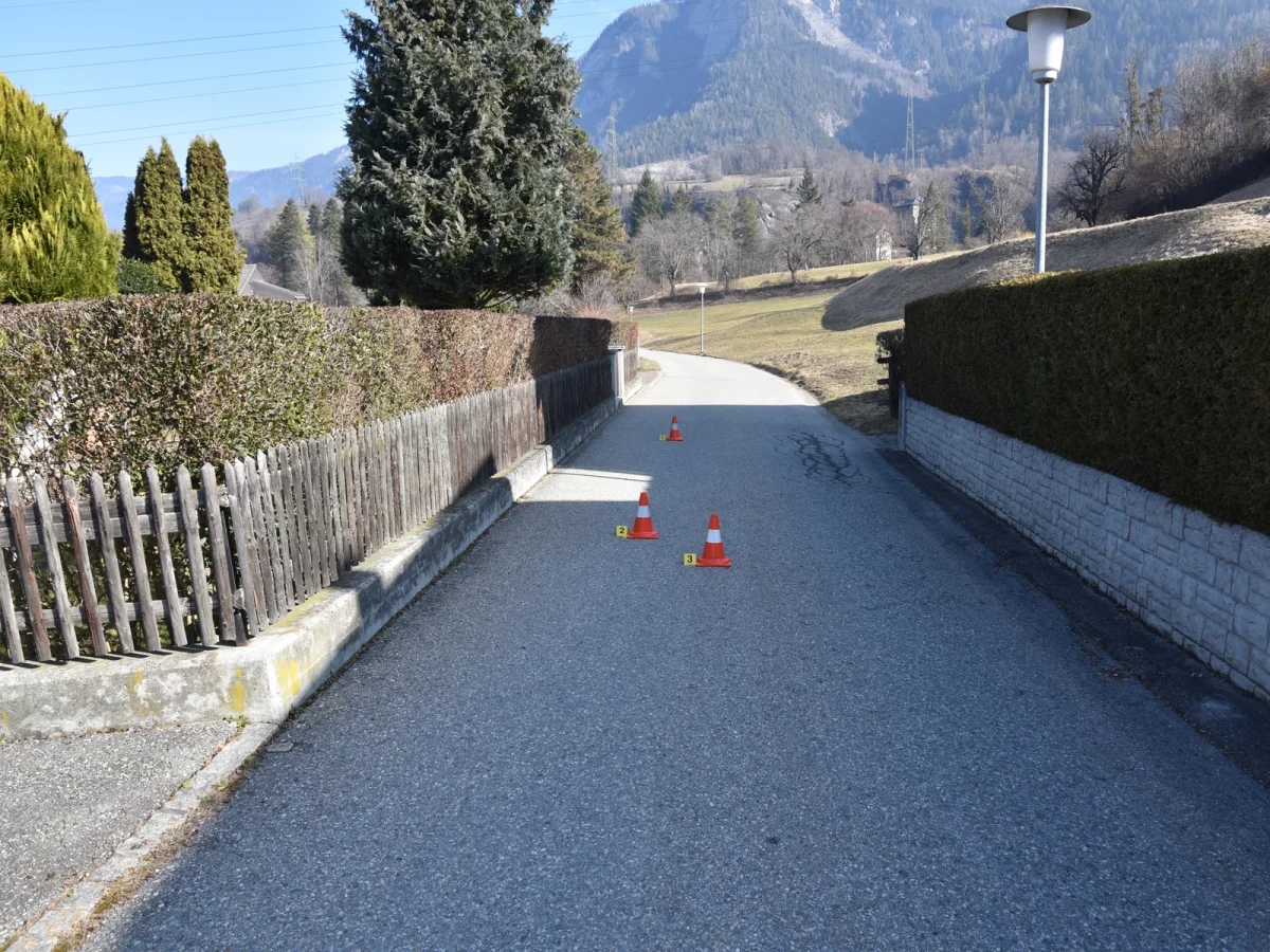 Sils im Domleschg GR – Kollision zwischen Lieferwagen und Fussgänger