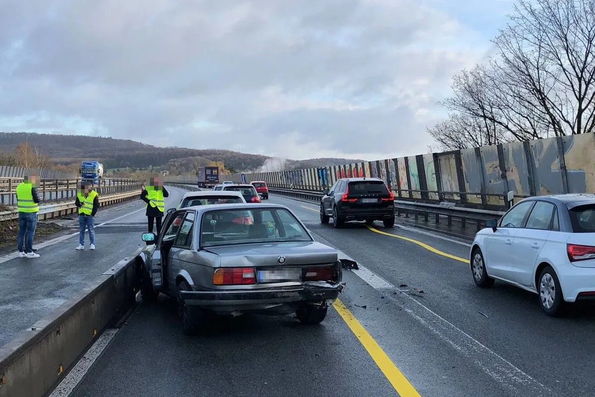 Bielefeld Brackwede – Auffahrunfall auf dem Ostwestfalendamm