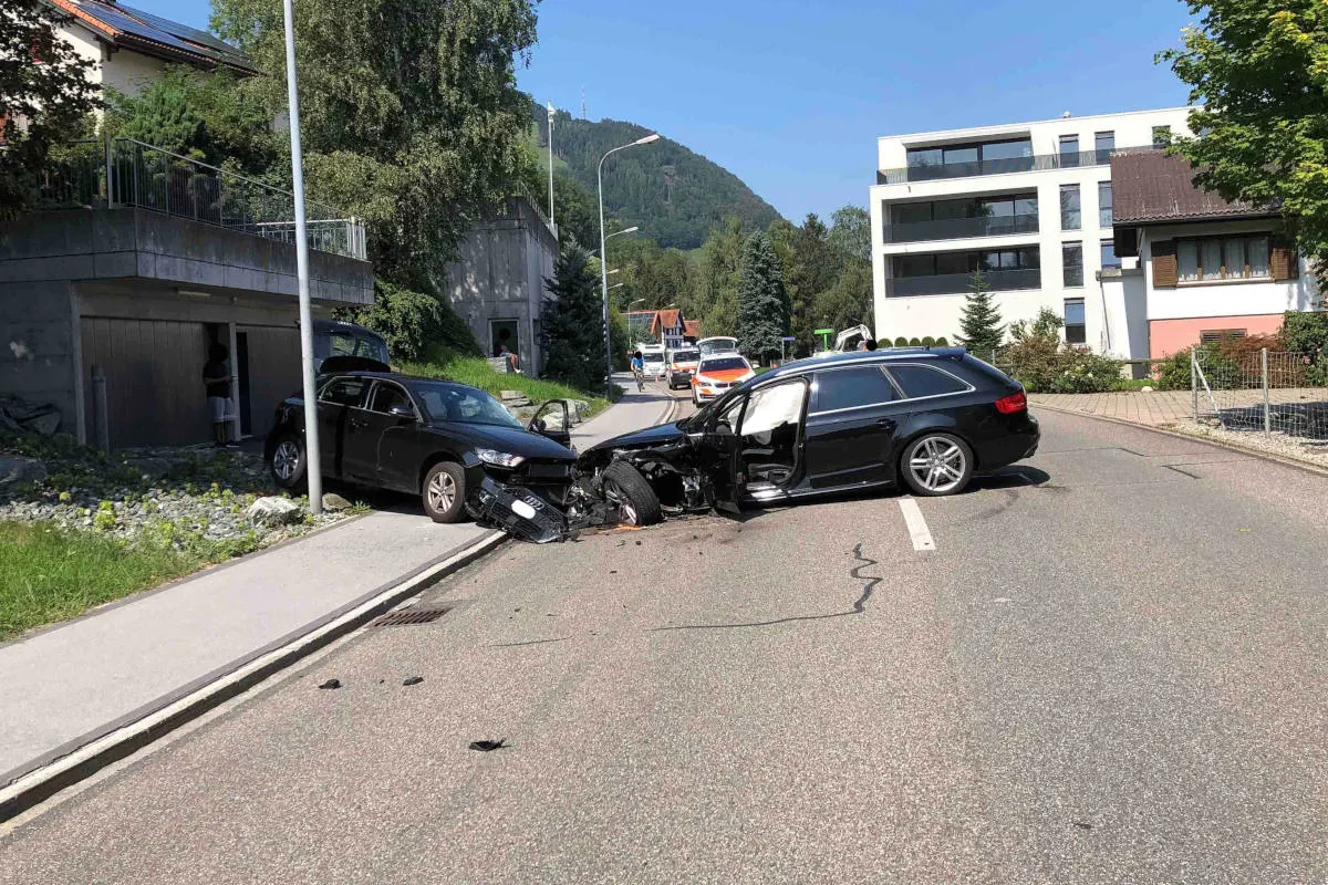 Rüthi SG - Zwei Verletzte bei Frontalkollision