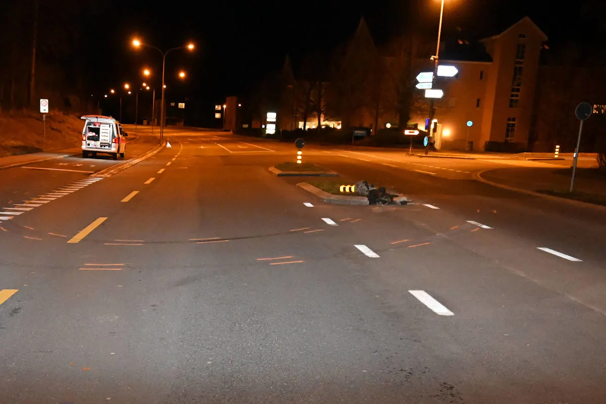 Schaanwald FL – Auf Verkehrsinsel gekracht
