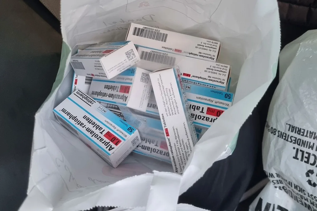 Berlin – Dealer mit Medikamenten und Drogen festgenommen