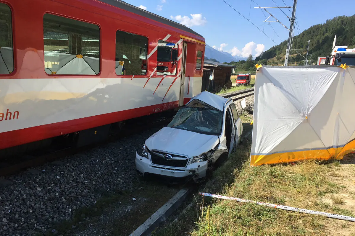 Selkingen VS - Autofahrer stirbt bei Kollision mit Zug