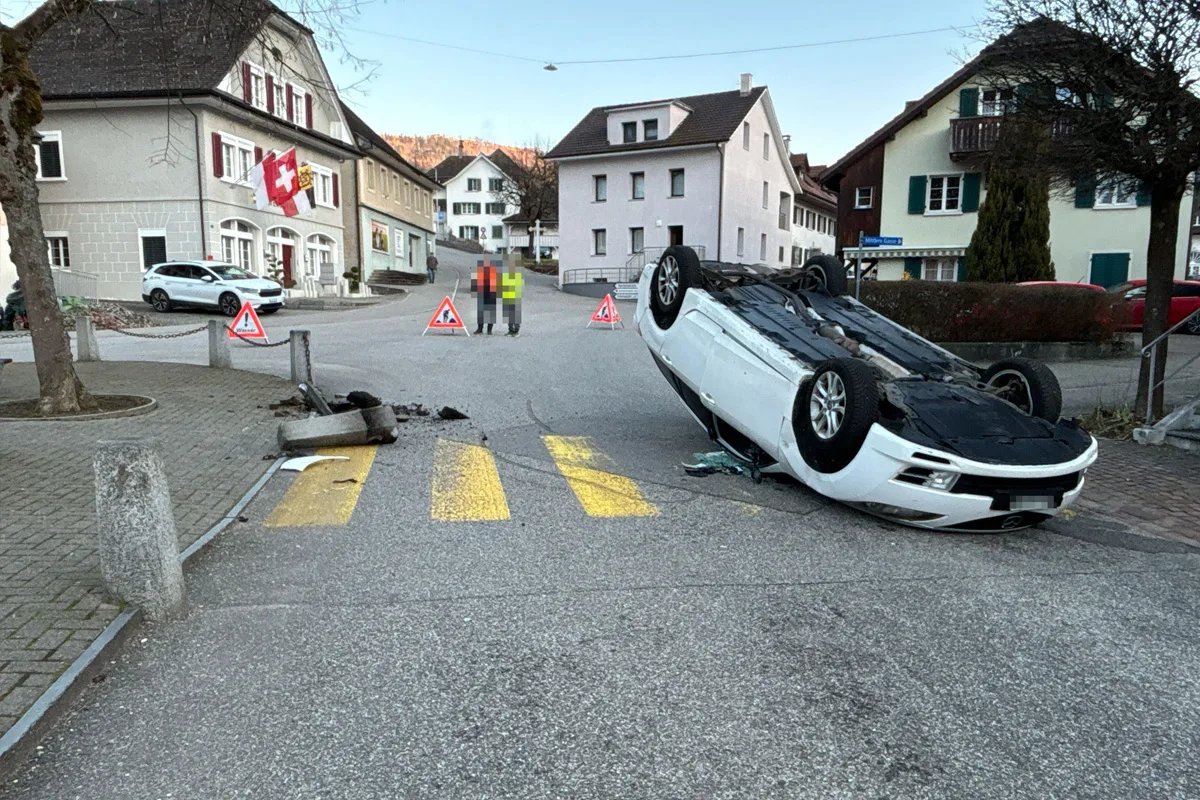 Mümliswil SO – Auto überschlägt sich bei Selbstunfall