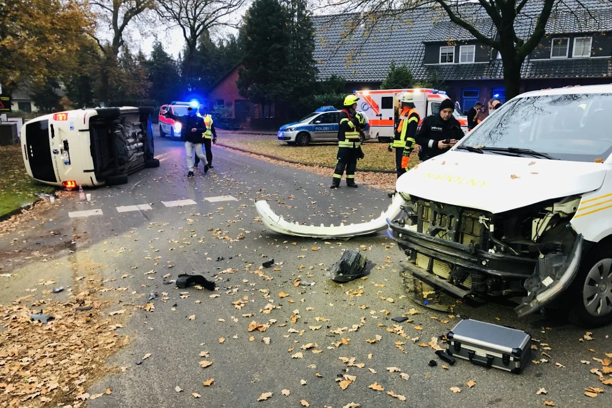 Bothel -  Schultaxi verunglückt auf dem Weg mit 5 Kindern