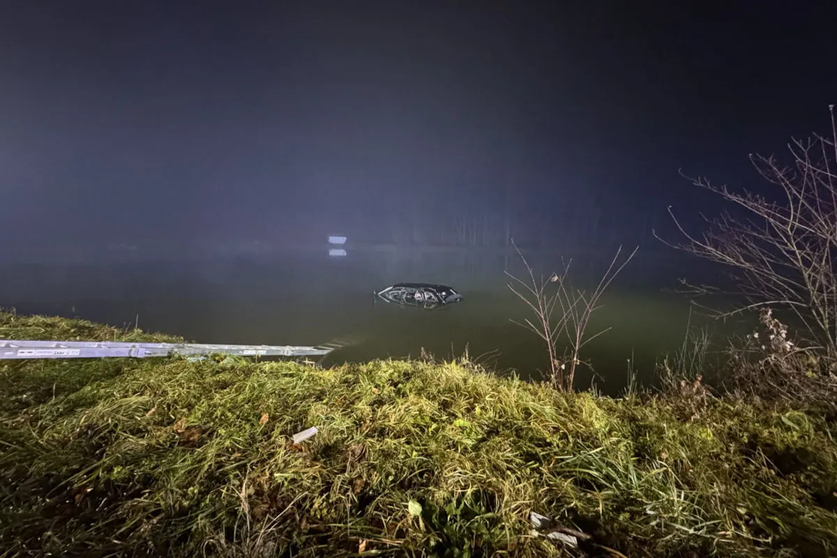 Gleinstätten – Pkw stürzt bei Unfall in Fischteich