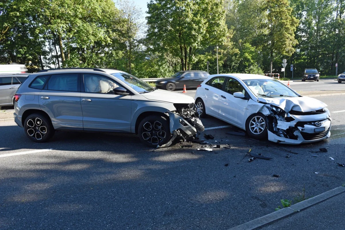 Zeugenaufruf aus Sursee LU - Drei Autos in Unfall verwickelt - zwei Personen mussten ins Spital