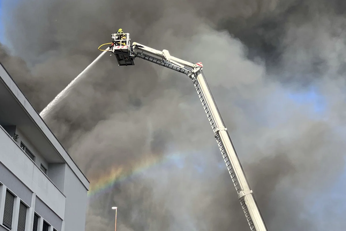 Uzwil SG – Millionenschaden nach Brand in Lagerhalle
