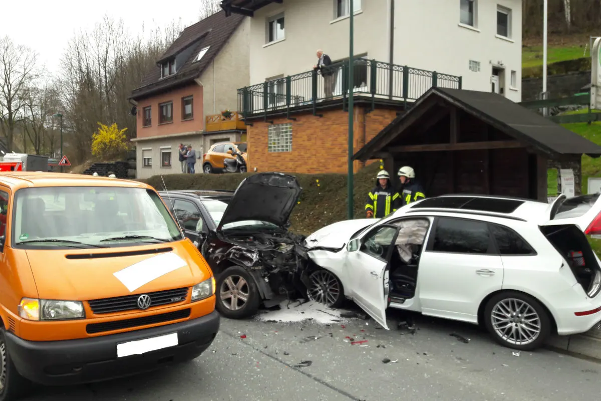 Fünf Verletzte bei Verkehrsunfall