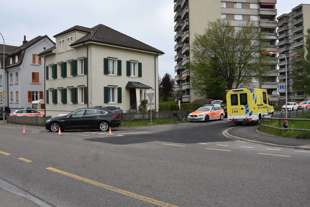 Gossau SG - E-Bike-Fahrerin von Auto erfasst